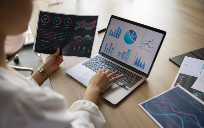 data-analyst-fp Project manager working remotely with laptop